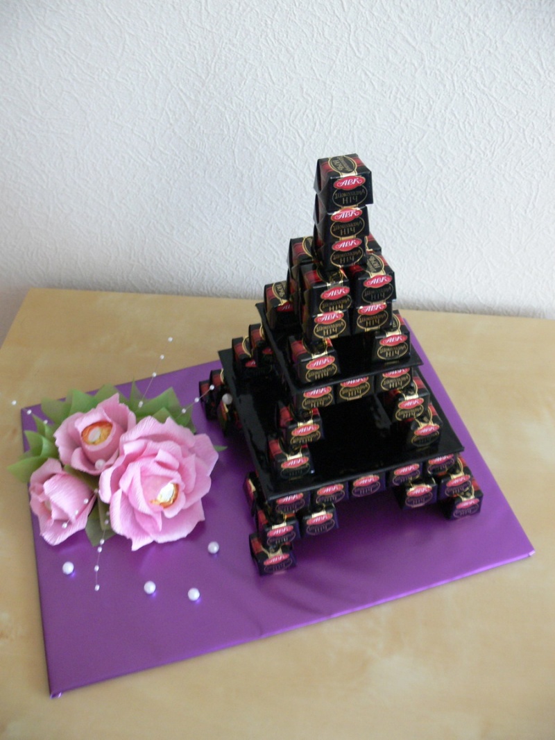 эйфелева башня из конфет
